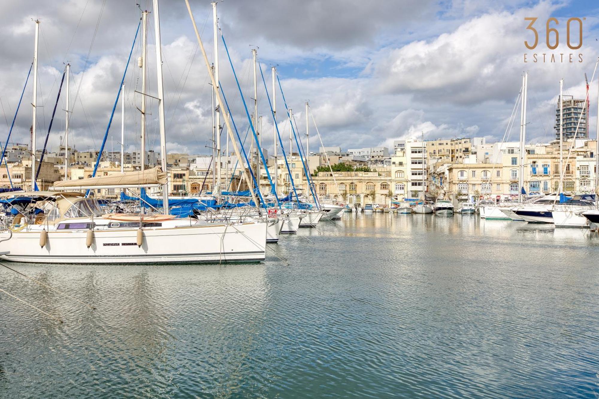Apartman Beautiful Seafront With Private Balcony & Bbq By 360 Estates Pietà