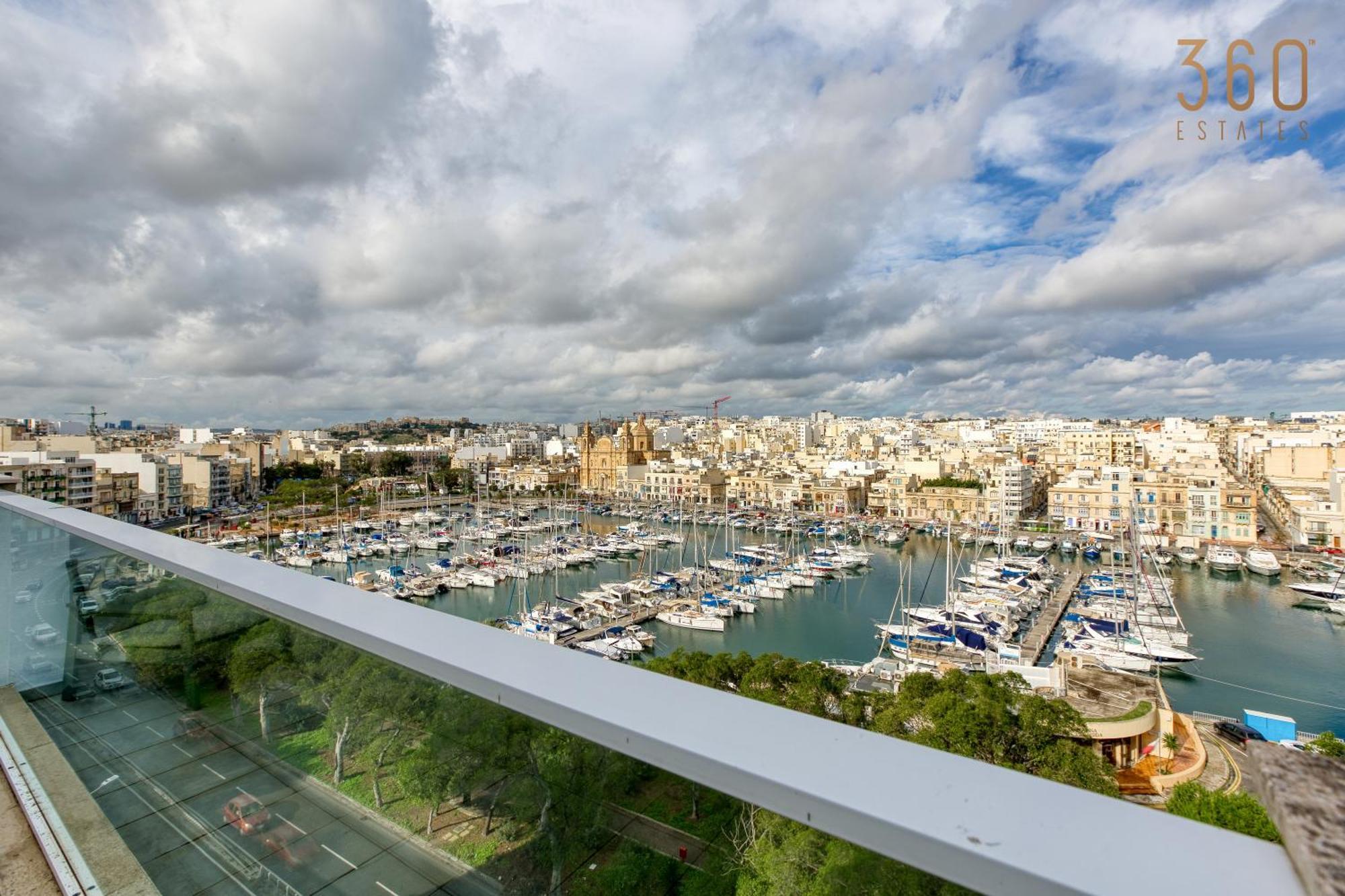 Apartman Beautiful Seafront With Private Balcony & Bbq By 360 Estates Pietà